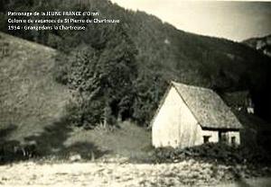 COLO JEUNE FRANCE 1954 grange dans la campagne chartrousine